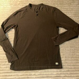 Vuori Shirt Mens Medium Long Sleeve Ease Performance Stretch Henley Brown